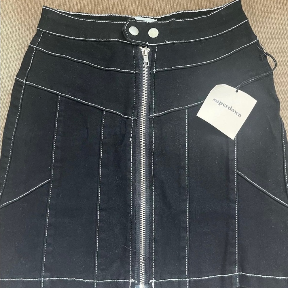 Black mini skirt from Revolve (brand: Superdown) - Picture 3 of 3